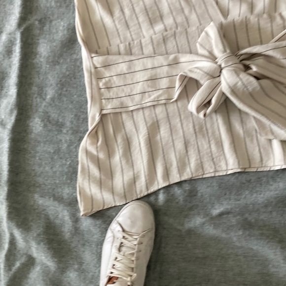 Striped V-Neck Sleeveless Top - Picture 3 of 5